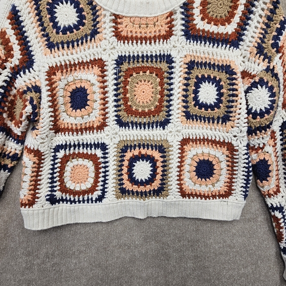 American Eagle XS Crochet Granny Square Boho Cropped Sweater - Picture 4 of 10